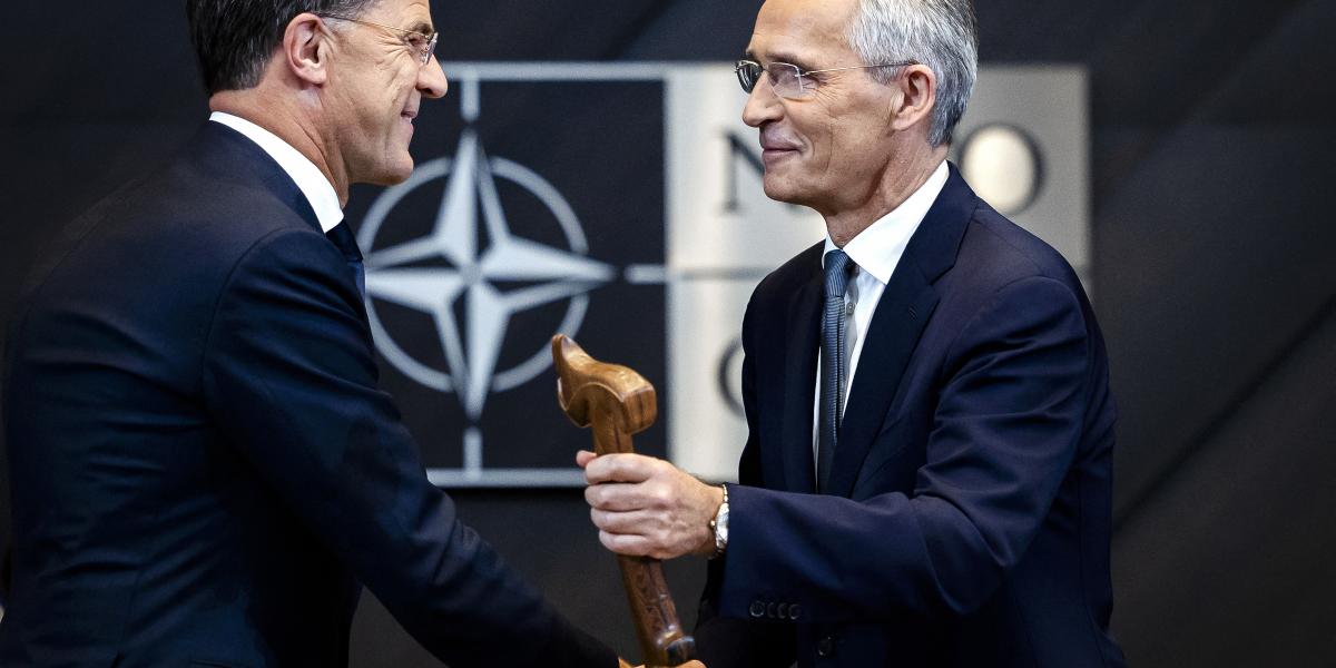 Tíz év után távozik a NATO éléről Jens Stoltenberg. Főtitkárként kevesen néztek szembe nagyobb nemzetközi kihívásokkal, mint ő. Mark Rutte feladata lesz, hogy "kisimítsa a NATO és az EU kapcsolatainak a ráncait"  