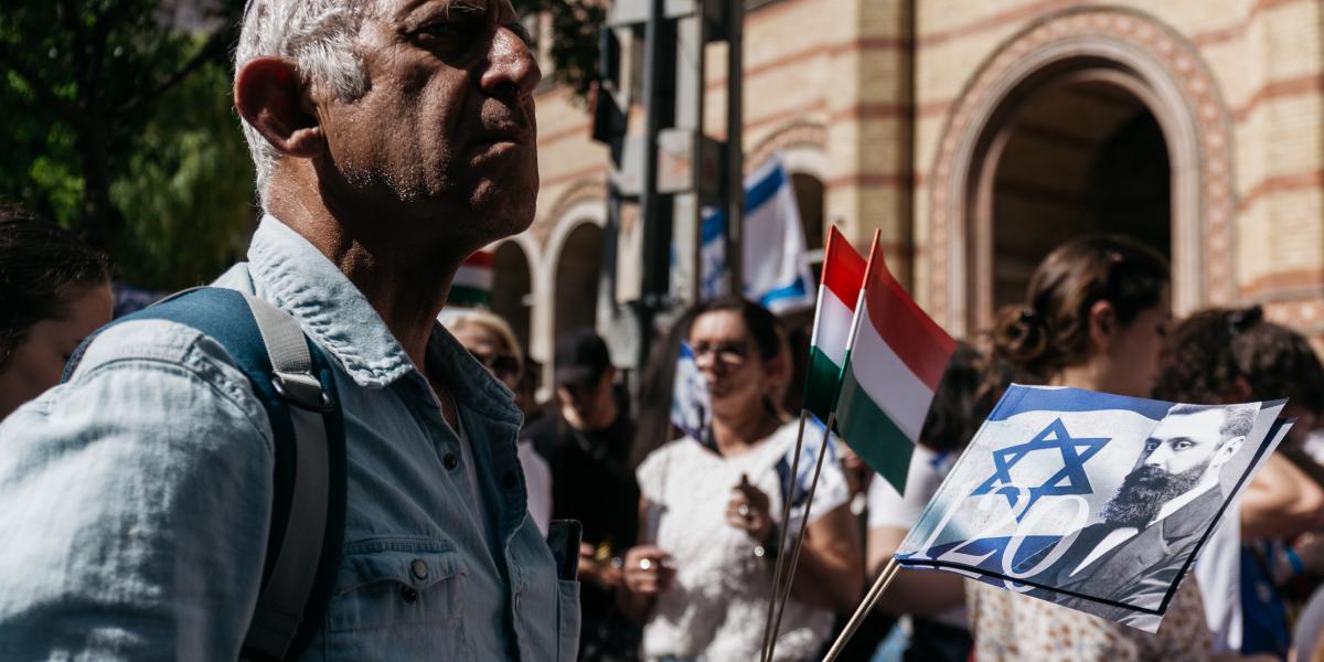 Magyarországon sokan még mindig elhiszik, hogy létezik háttérhatalom