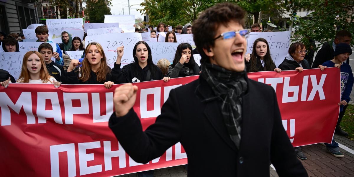 Vannak, akik tüntetnek a vasárnapi referendum célja ellen, hogy alkotmányban rögzítsék az ország uniós csatlakozását, miközben felmérések szerint 53,8 százalék támogatja a belépést