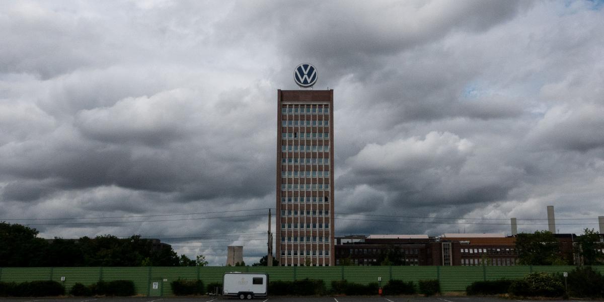 Gyárakat zárna be a Volkswagen, munkahelyek tízezrei szűnhetnek meg Németországban