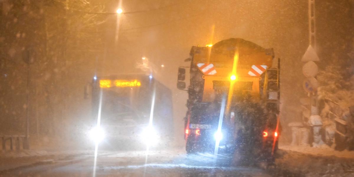 Hóhelyzet: teljes a káosz a vasúti közlekedésben, Budapesten több busz nem jár