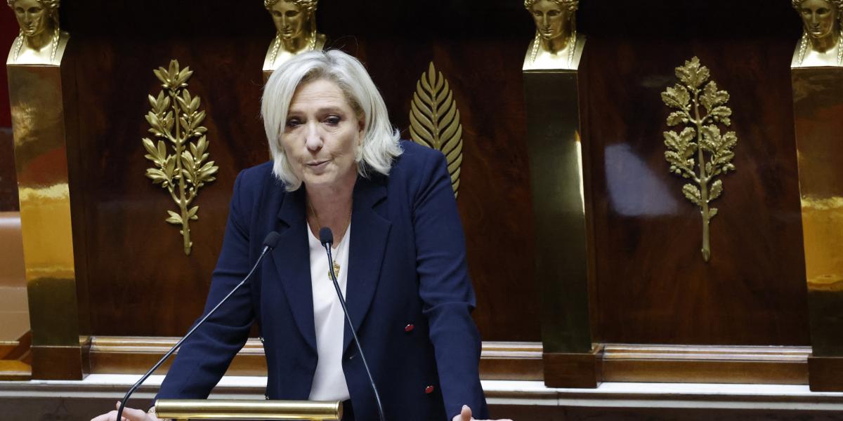 Várható volt, hogy a Nemzeti Tömörülés és Marine Le Pen nem vár sokáig a kormány megbuktatásával