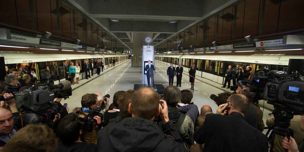 A 4-es metró átadása 2014-ben Orbán Viktor és Tarlós István részvételével. Van, amire csak most derül fény