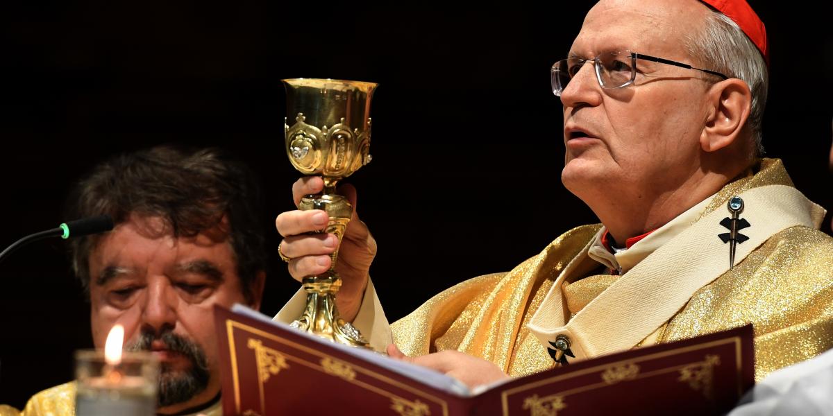 Erdő Péter szentmisét celebrál az esztergomi bazilikában november 1-jén.