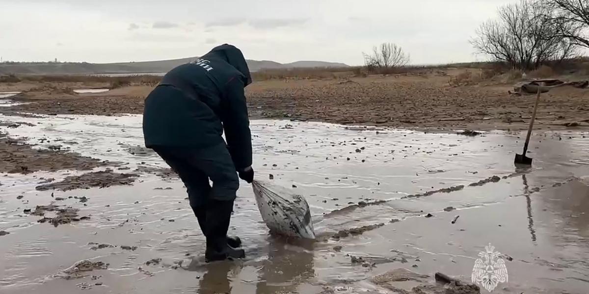 Régiószintű veszélyhelyzetet hirdettek a fekete-tengeri tanker katasztrófája miatt Oroszországban