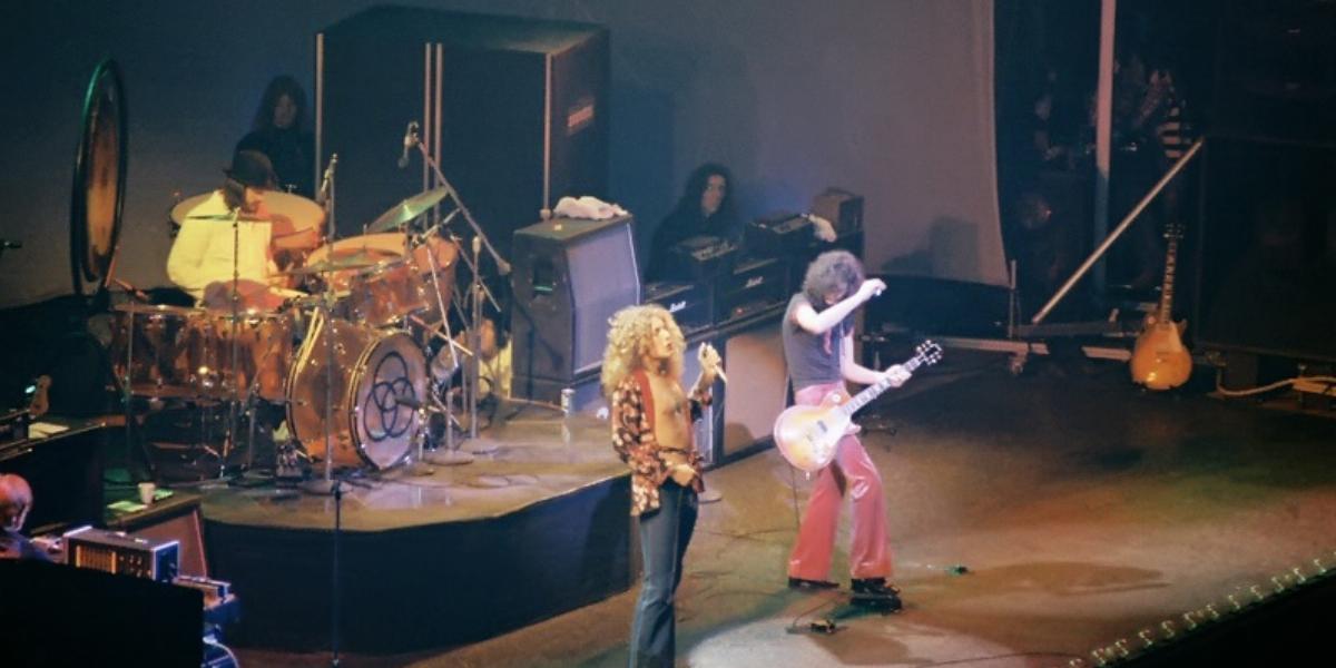 A Led Zeppelin zenekar 1975-ös chicagói koncertje. Ekkor már a Rolling Stonesnál is nagyobb rockattrakciónak tartották a bandát