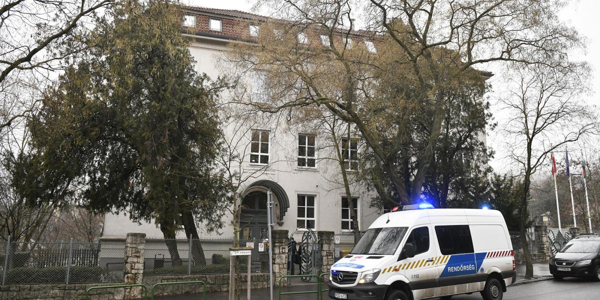  Bombariadó a Budapesti Osztrák Iskolánál Budapesten a XII. kerületben