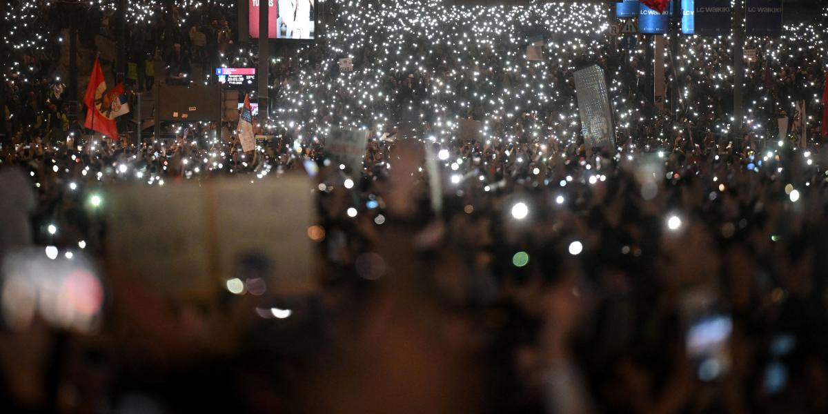 A szerbiai diákok tiltakozó mozgalmához egyre többen csatlakoznak. A szervezők tegnap azt üzenték, a lemondások jók, de nem elégségesek – és főképp megkésettek