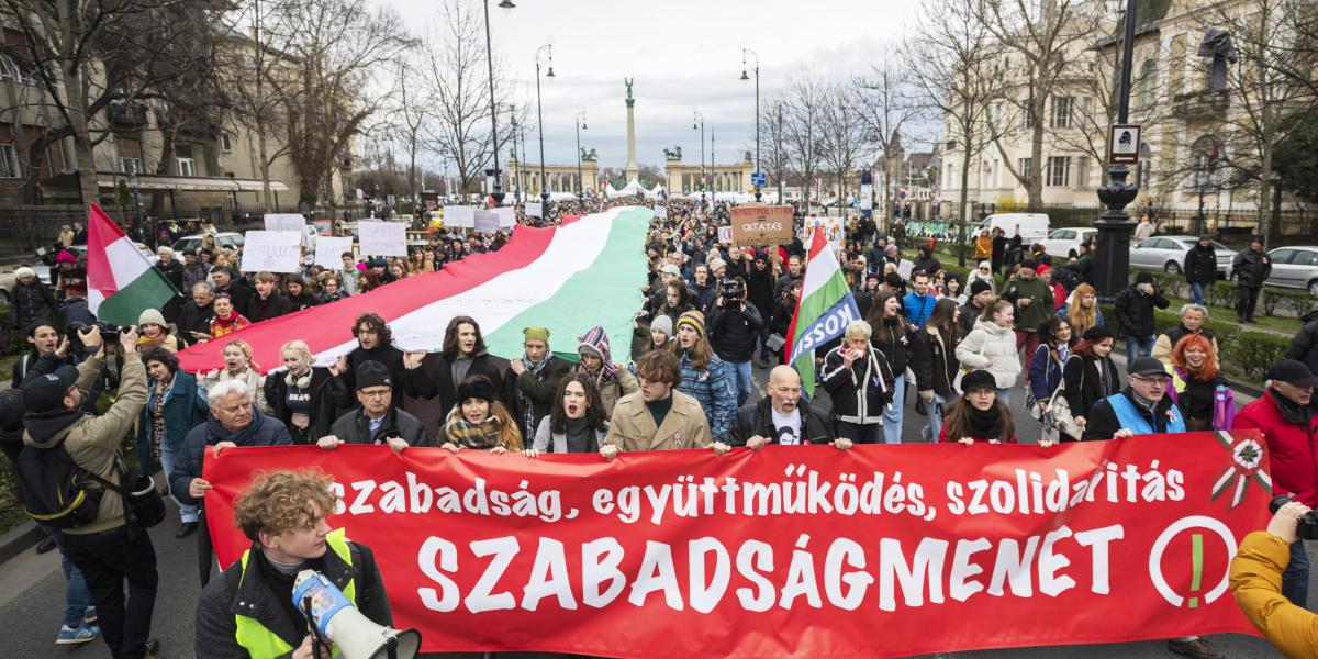 Diákok, civil szervezetek szabadságmenete. A helyi, legégetőbb gondokra kell megoldásokat találni