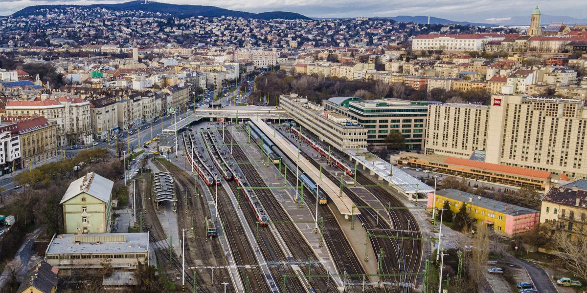 Ahogy az várható volt, főleg NER-közeli körök vinnék a magyarországi pályaudvarok üzemeltetését