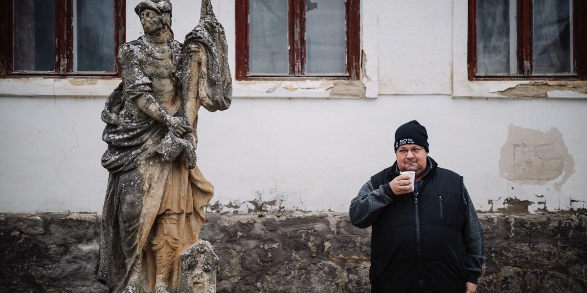 Nem rázta meg Majka dala a kis falvak Fidesz-hívőit, nem is igen nézik meg az Orbán Viktort tolvajként ábrázoló videóklipet