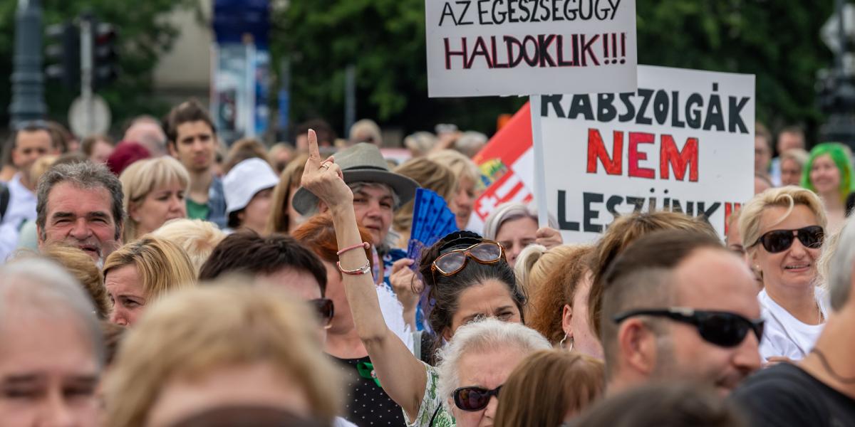 A Magyar Egészségügyi Szakdolgozói Kamara nagygyűlése a Hősök terén 2021. július 31-én