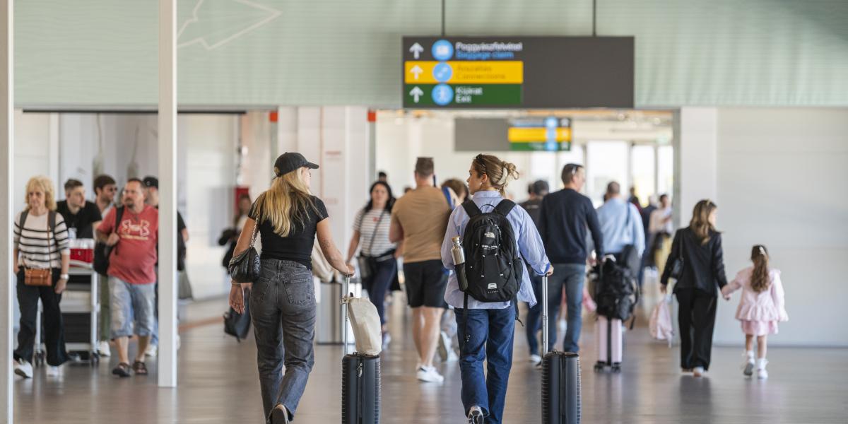 Vándorolnak a fiatalok külföldre. Erről a jelentésben egy-két érintőleges mondaton kívül egyáltalán nincs szó