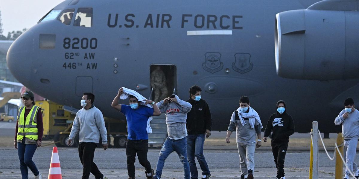 Guatemalába
deportált bevándorlók.
Ha még
lesz elnökválasztás
Amerikában,
a latinó közösség
alaposan
meggondolja,
mielőtt Trump
oldalára szavaz