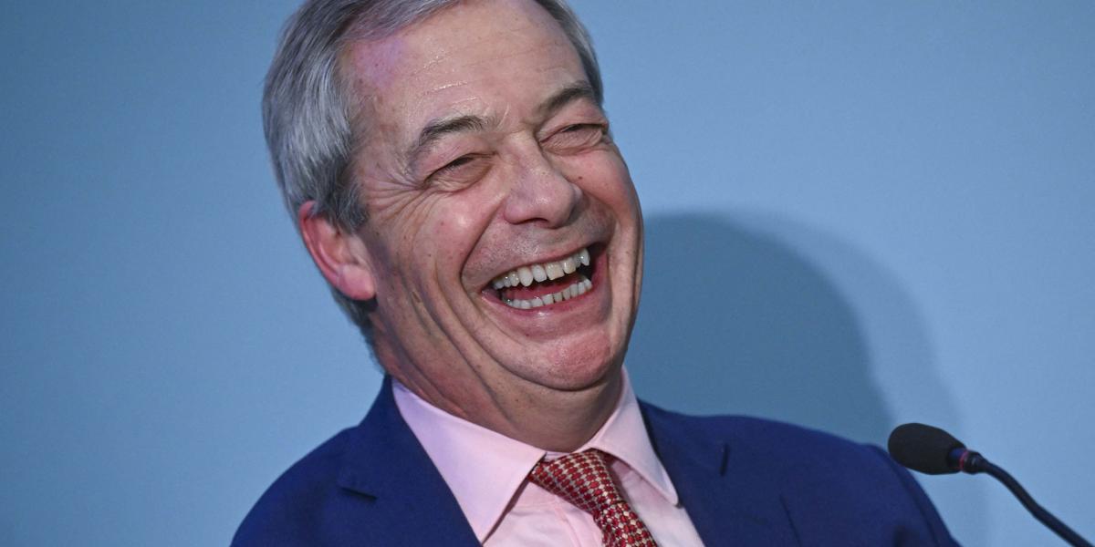 Élen a szélsőjobb a briteknél, először előzte meg mindkét nagy pártot a közvélemény-kutatásokban Nigel Farage pártja