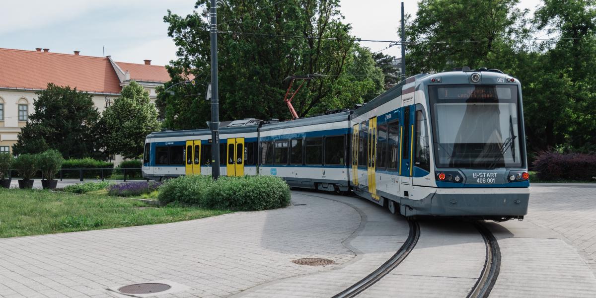 Késsel fenyegette az ellenőröket a tram-train egyik szerelvényén egy férfi Hódmezővásárhelyen