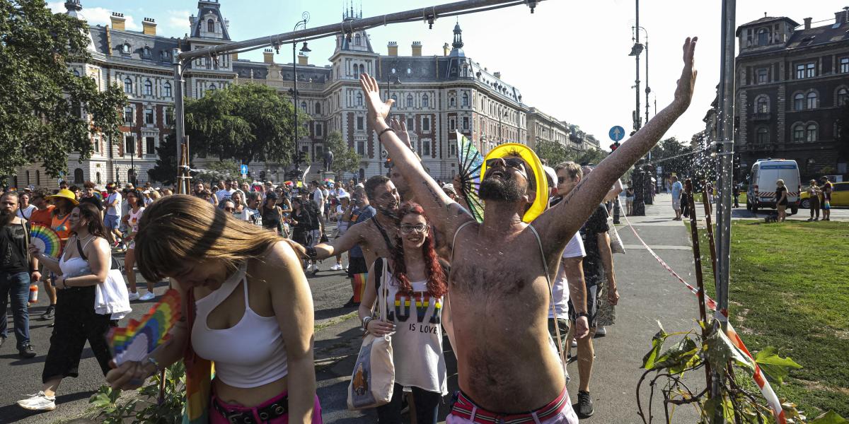 2023. július 15-én a terézvárosi Andrássy úton, a Kodály köröndöt is érintve vonultak a Budapest Pride felvonulói