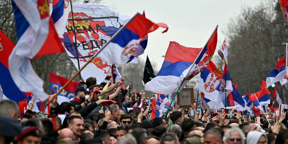 Több százezren vonultak utcára szombaton a szerb fővárosban egy korrupciómentes, igazságosabb és demokratikus társadalom reményében 