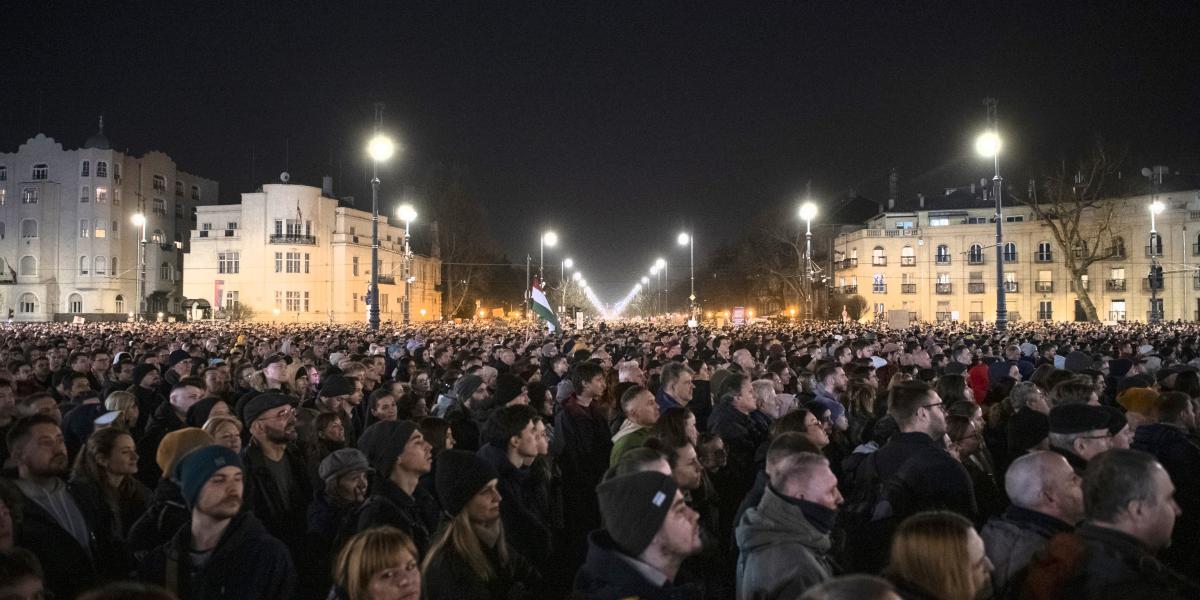 Demonstráció a gyermekek védelmében: a 2024. februári „influenszertüntetés”