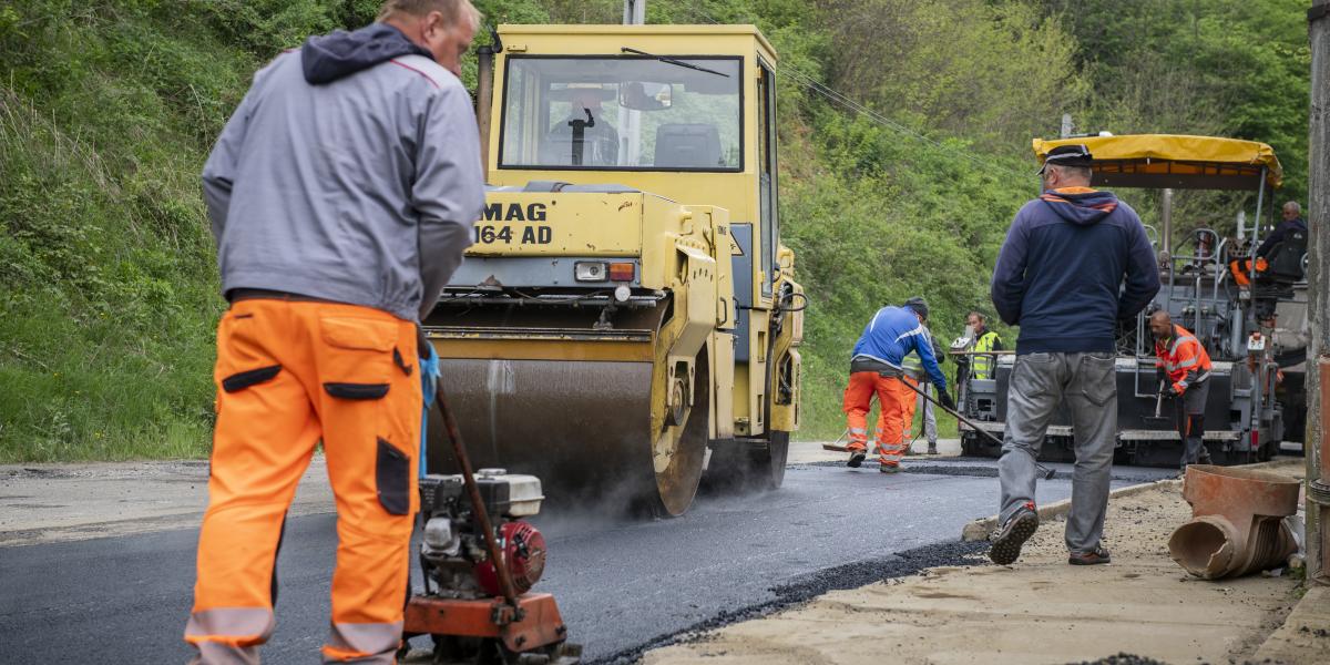 Út-, vasútépítés, takarítás, propaganda a NER-es vállalkozások terepe