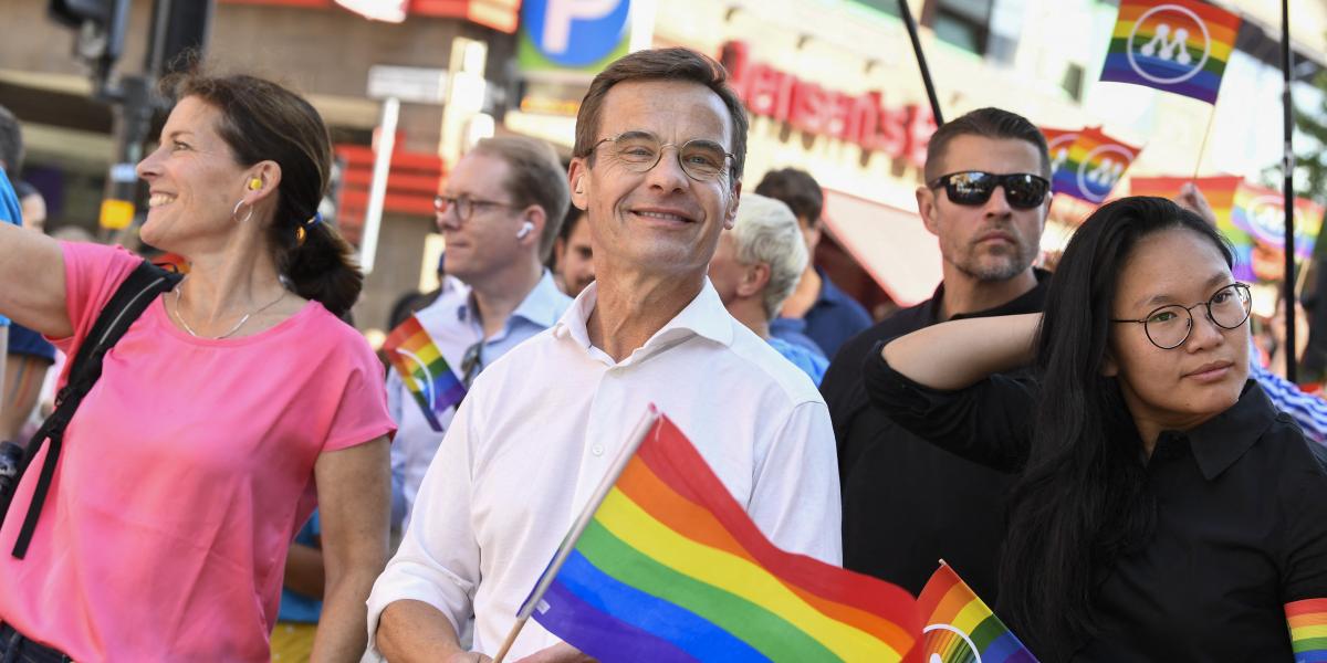 Ulf Kristersson svéd miniszterelnök a 2023-as Stockholm Pride Parade-on 