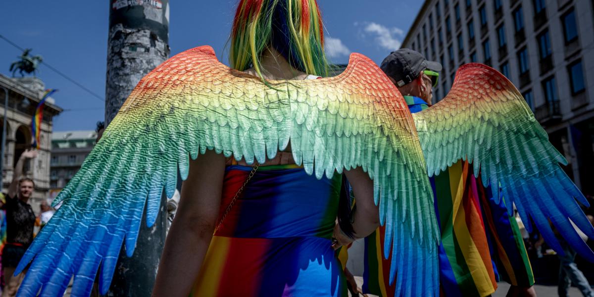 Illusztráció: Angyalok a Vienna Pride-on 2024. június 8-án 