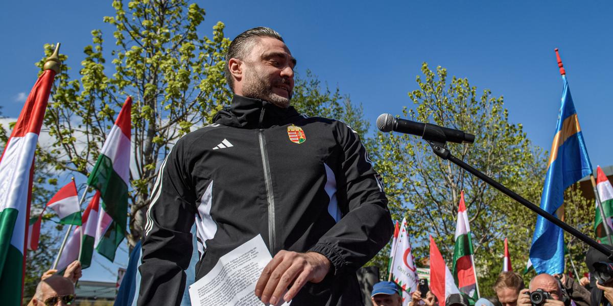 Apáti Bence a CÖF tüntetésén a Millenárison április 12-én 