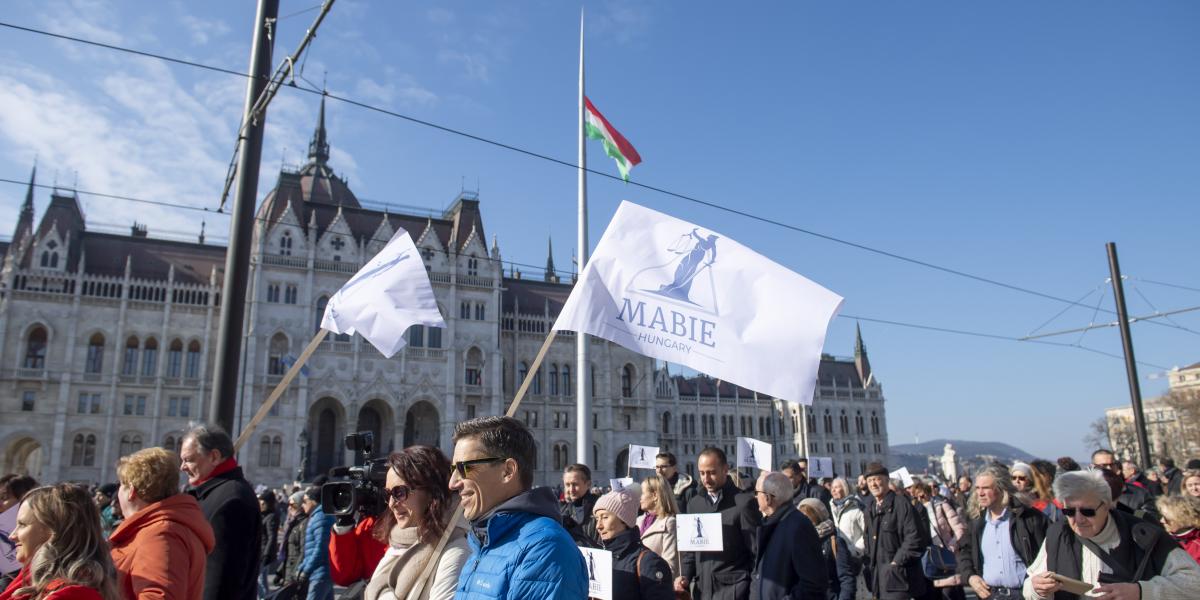 A Magyar Bírói Egyesület demonstrációja az igazságszolgáltatás függetlenségéért február 22-én 
