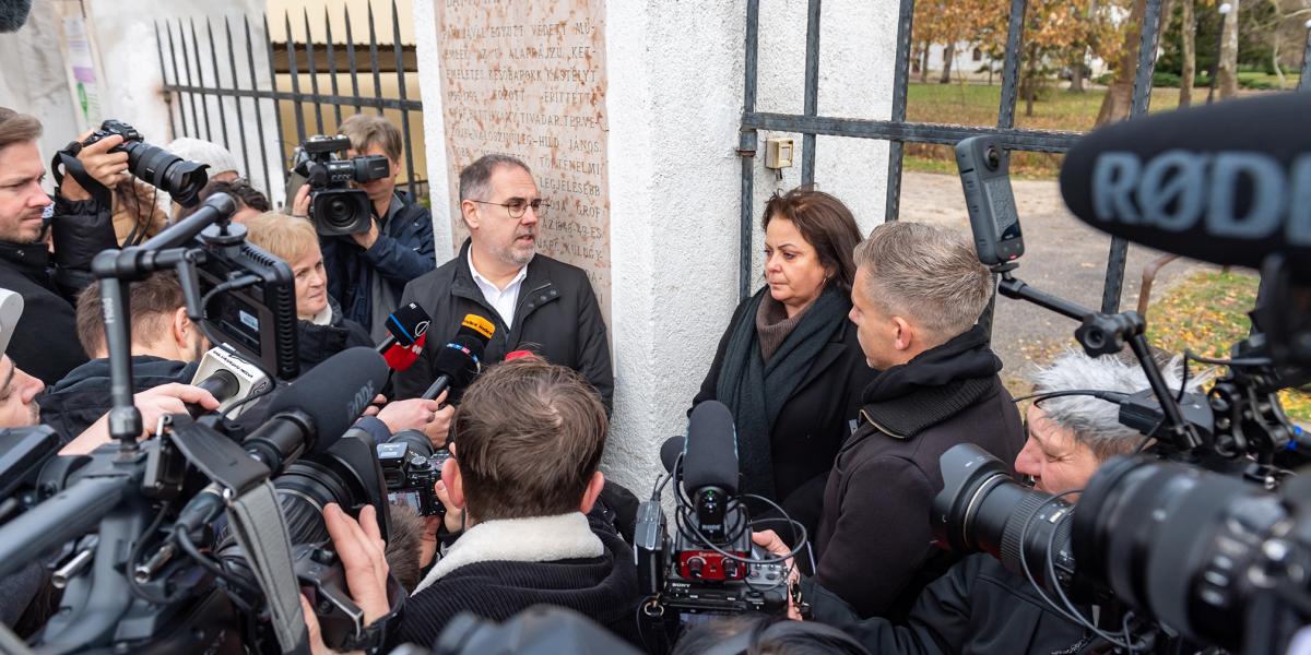 Nem jutott be tavaly novemberben a bicskei gyerekotthonba Magyar Péter, akit a kapunál Csizi Péter és Cséplőné Gönczi Veronika, a Szociális és Gyermekvédelmi Főigazgatóság főigazgatója „fogadott”