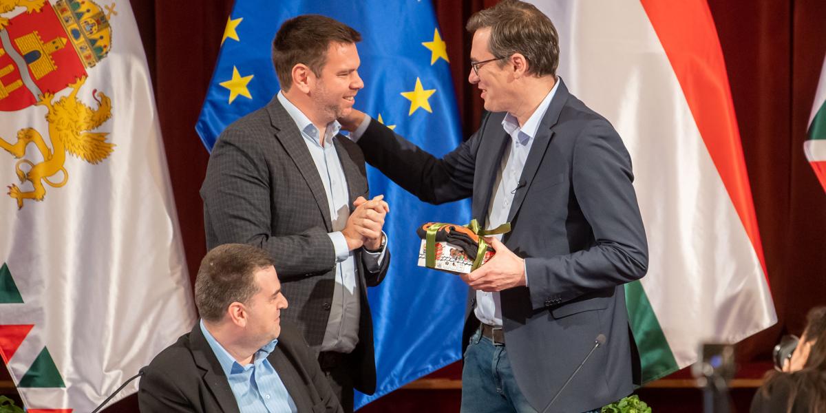 Vitézy Dávid és Karácsony Gergely. Csak látszólag szent a béke