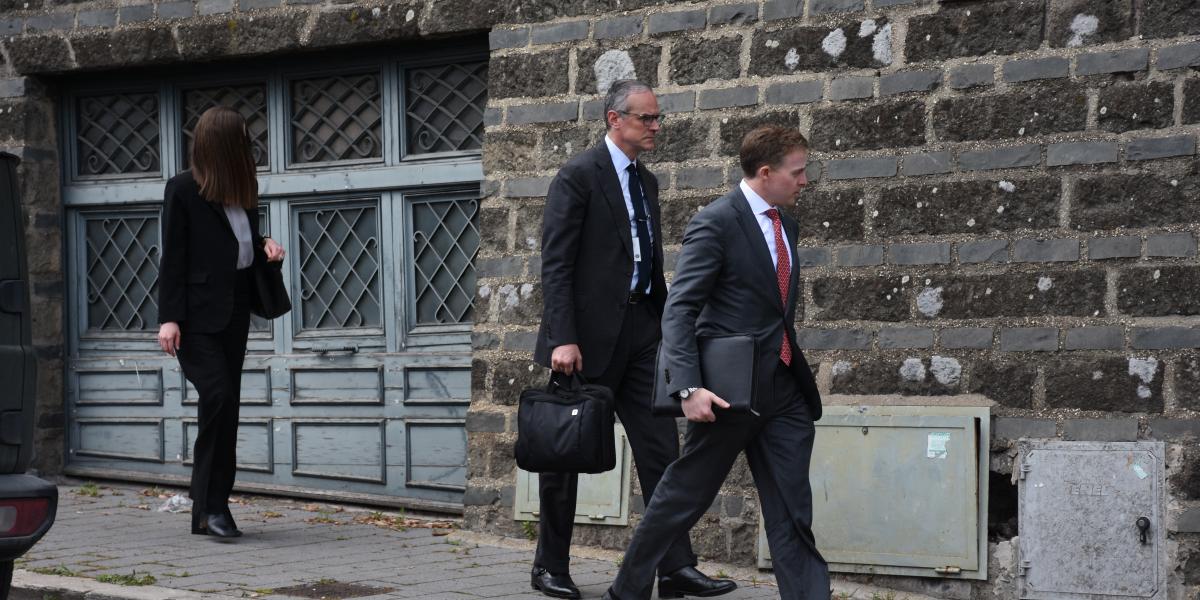 Az amerikai delegáció érkezik Rómában az ománi nagykövetségre, az USA–Irán-atomalku tárgyalásának helyszínére