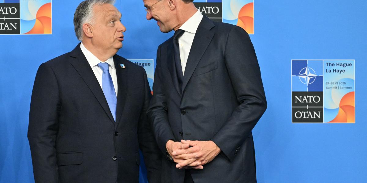 Orbán Viktor Mark Rutte NATO-főtitkárral a hágai csúcstalálkozón