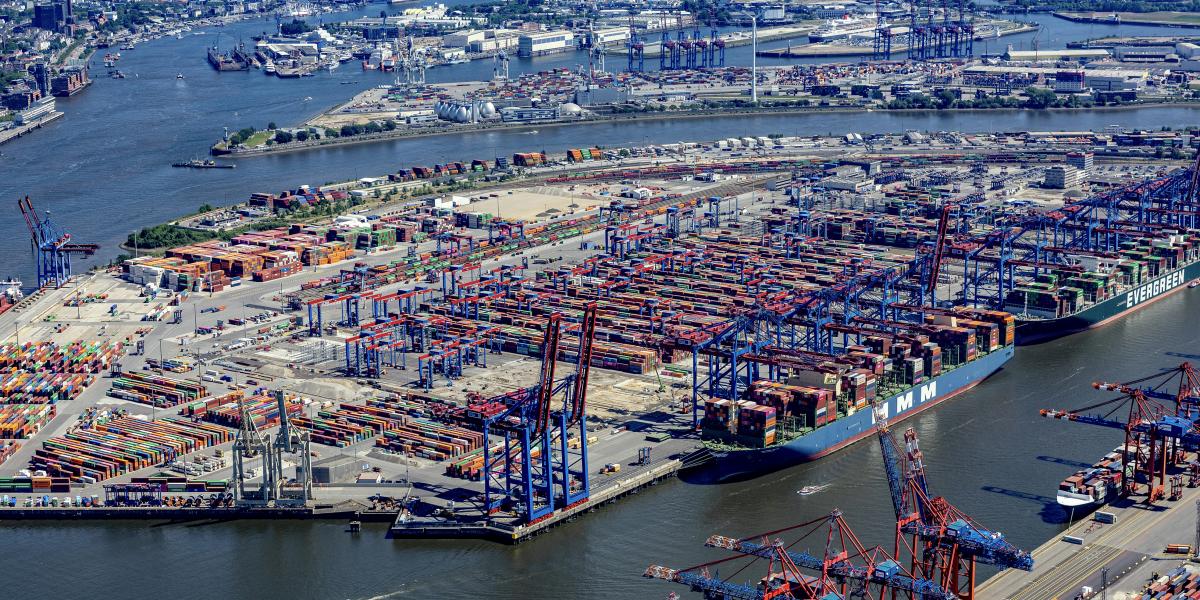 A kikötők bedugulását a cégek és a fogyasztók is hamarosan megérezhetik