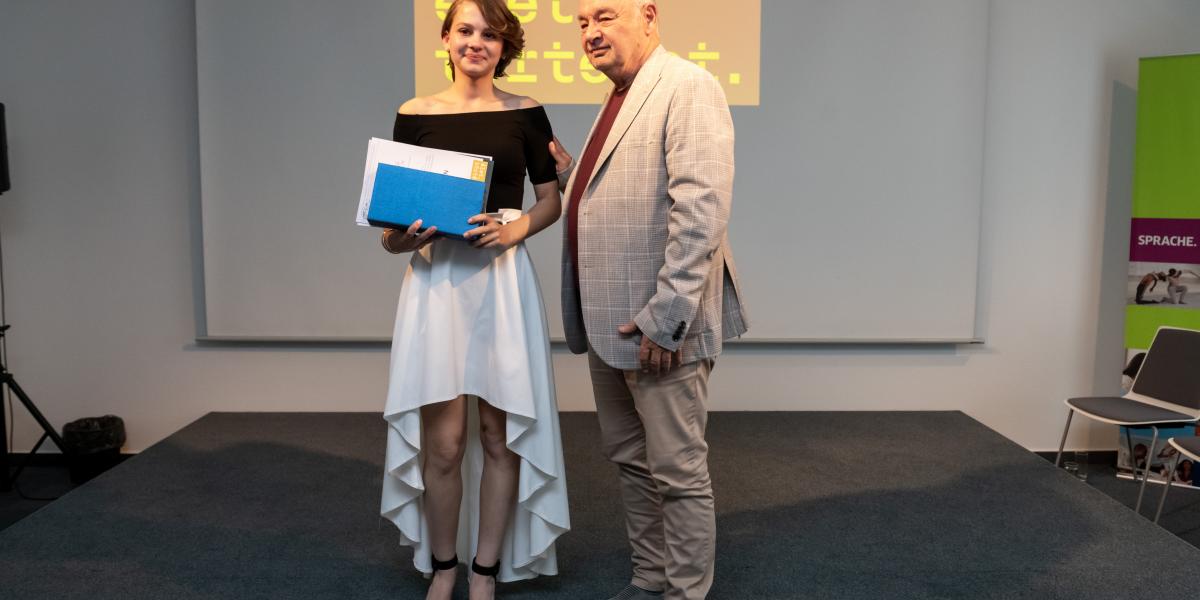 Bolovits Bodza kiemeli, mennyire fontos volt, hogy a hospice házban átlagos gyerekként, emberként kezelték őt. Hogy saját magára is így nézett, és hogy szerinte más beteghez is mint teljes emberhez kell fordulni