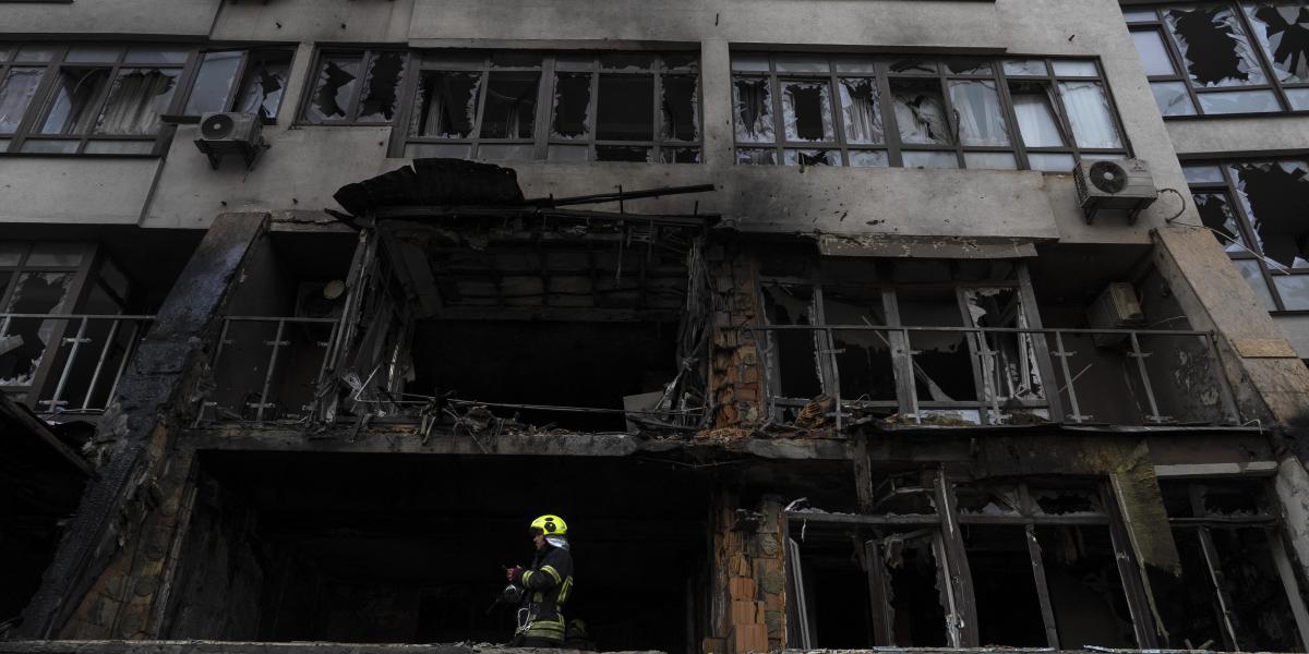 Megrongálódott lakóépület 2025. július 21-én Kijevben