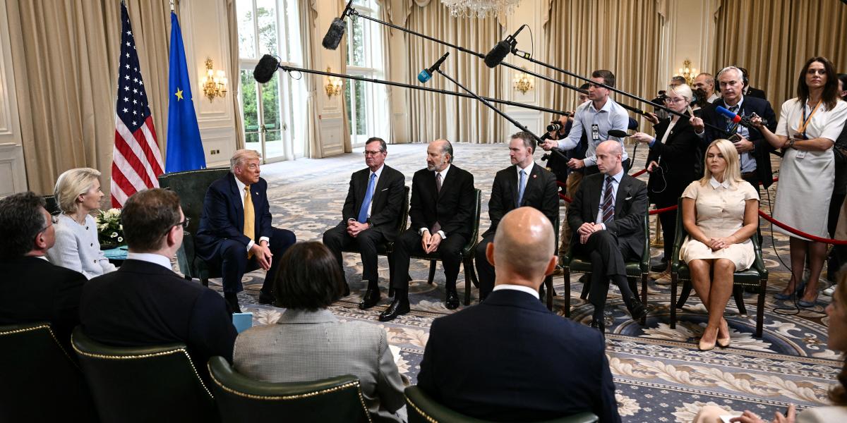 Donald Trump és Ursula von der Leyen Turnberryben, Skócia délnyugati részén 2025. július 27-én