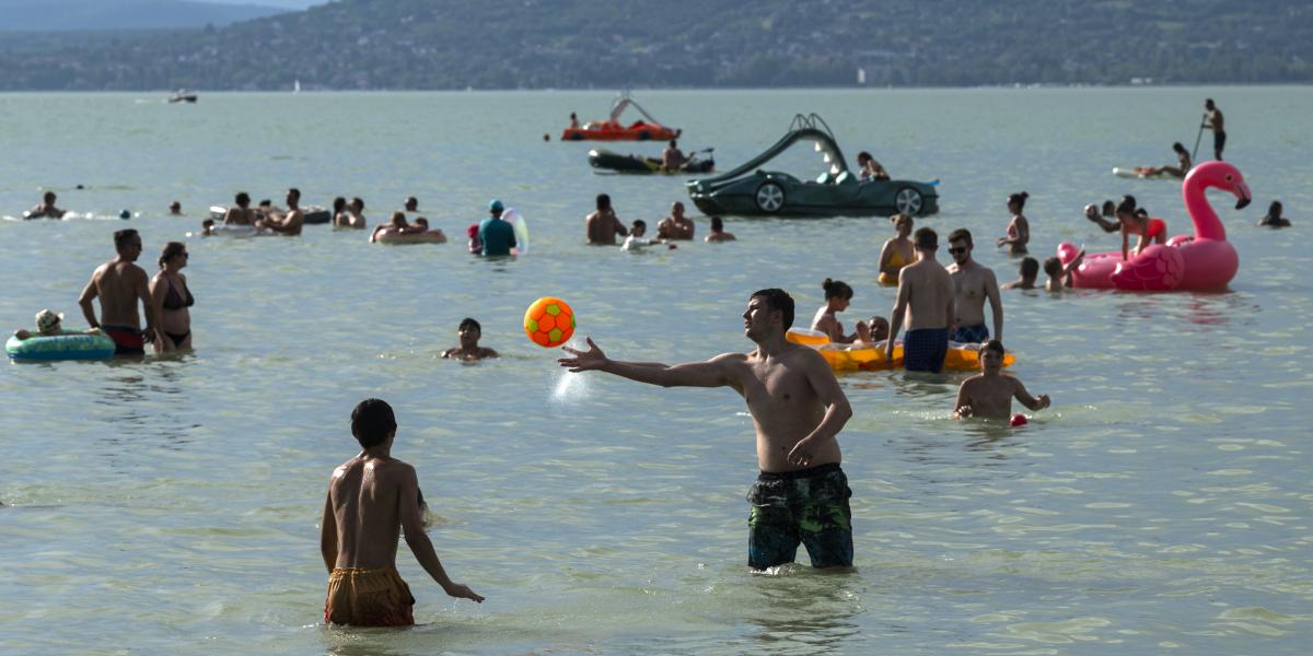 Három magyarból csak egy tud nyaralni, de még esetükben is csak belföldre jut el a többség