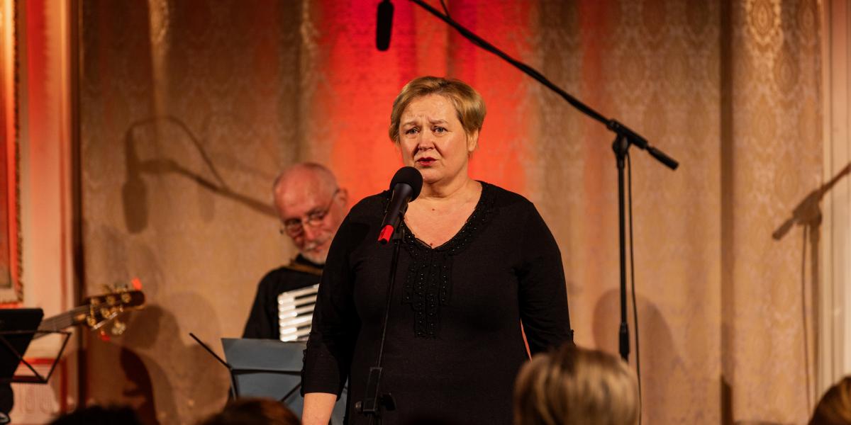 Nádasy Erika pillanatok alatt lényegült át Édith Piaffá