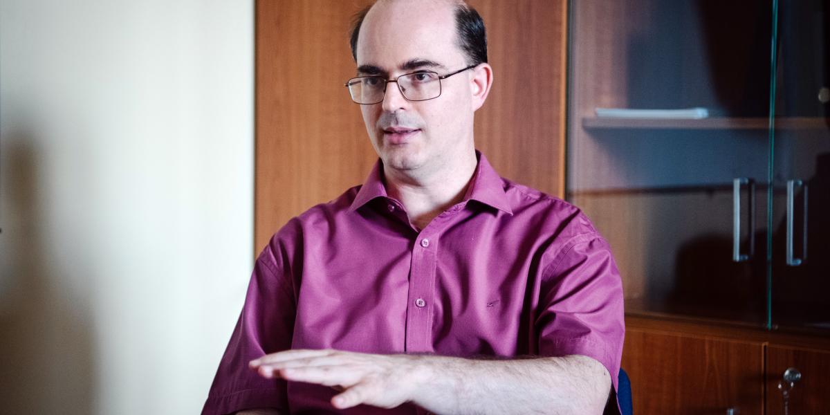 Ha az alapítványi intézményeket irányító, a kormány által kinevezett kuratóriumok úgy döntenek, akár teljesen ki is zárhatják az egyetemek polgárait a döntéshozásból – mondta a Budapesti Corvinus Egyetem kutatója