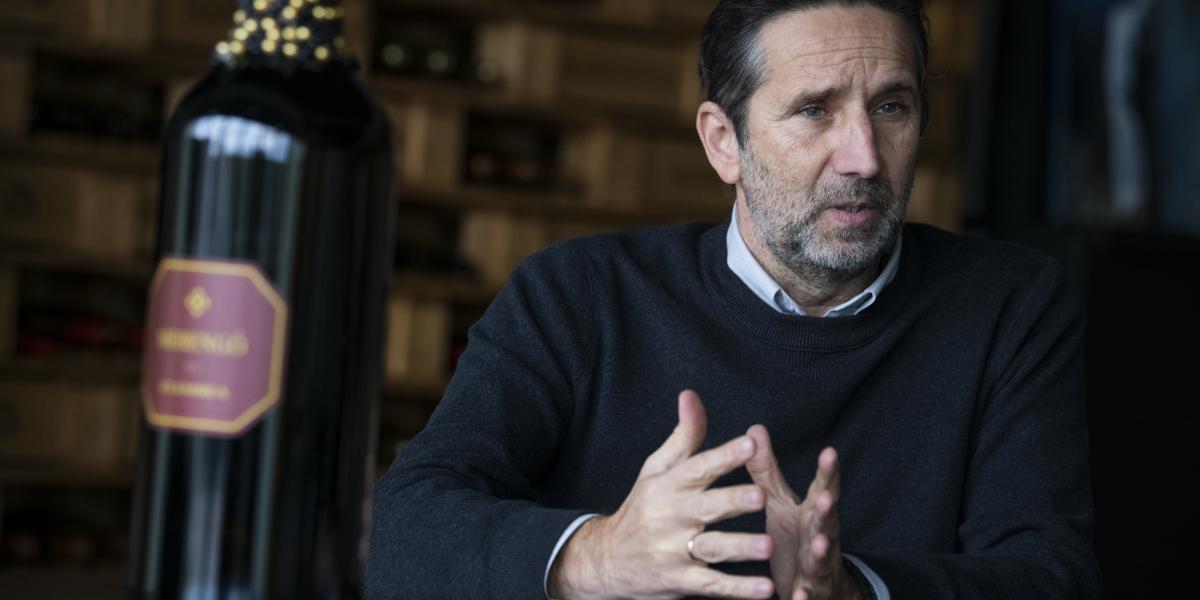 Ugyan nem tolonganak az ajtajuk előtt feszített sorokban a dolgozók, de azért próbálnak stabil csapatokat építeni