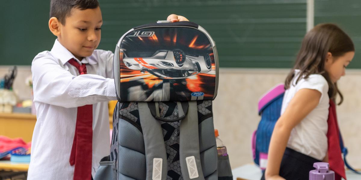  Fiúknak fiús, lányoknak lányos táska való, érdemes jó állapotban megőrizni ezeket