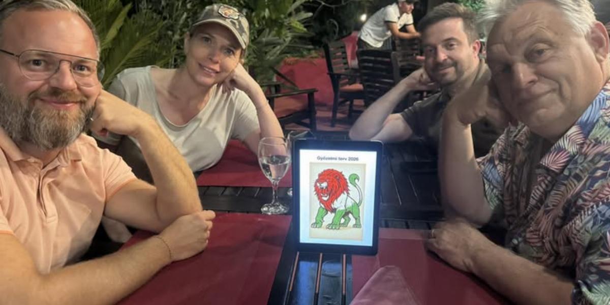 Orbán Balázs és Orbán Viktor, illetve Kaminsky Fanni és Máté János a győzelmi bejelentés idején