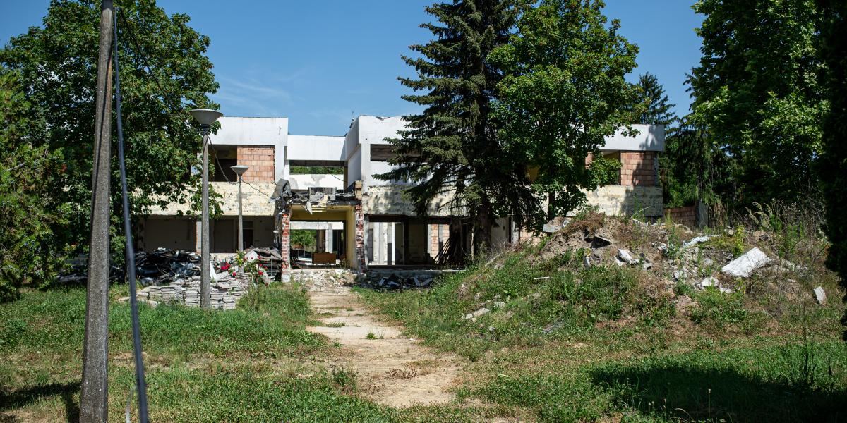 Már öt éve elmarad a csengetés, a gyerekricsaj, csak a romok maradtak