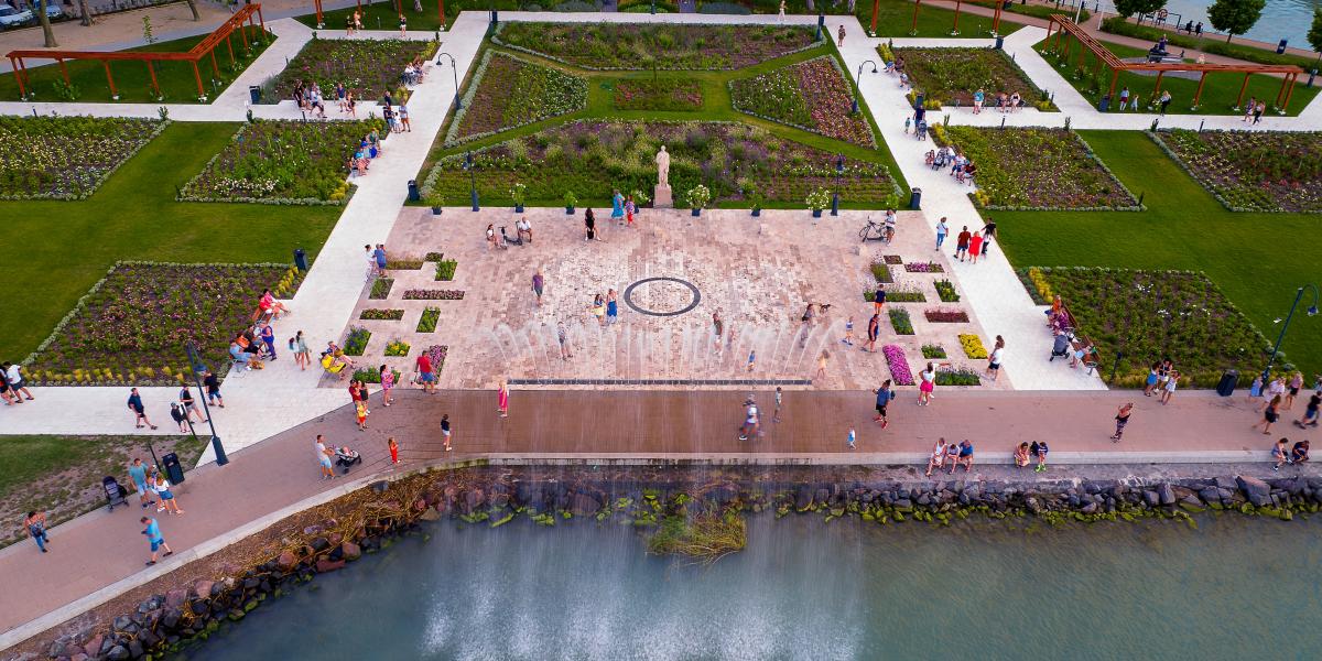 A rózsakerti szökőkút Siófokon 