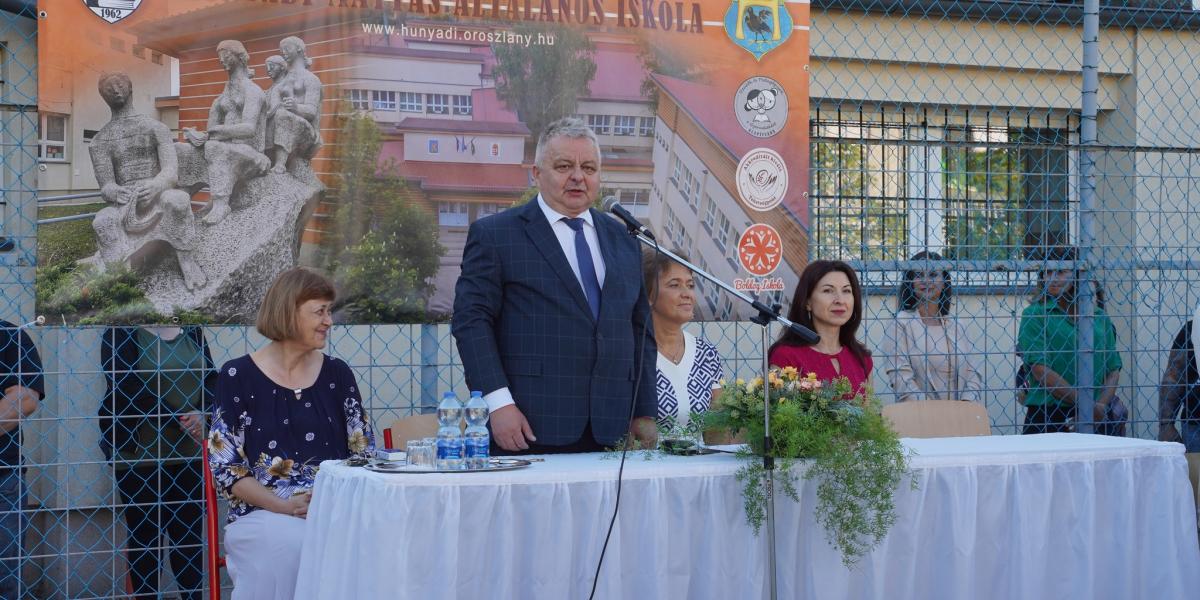 Takács Károly polgármester tanévnyitó beszéde szeptember 1-jén 
