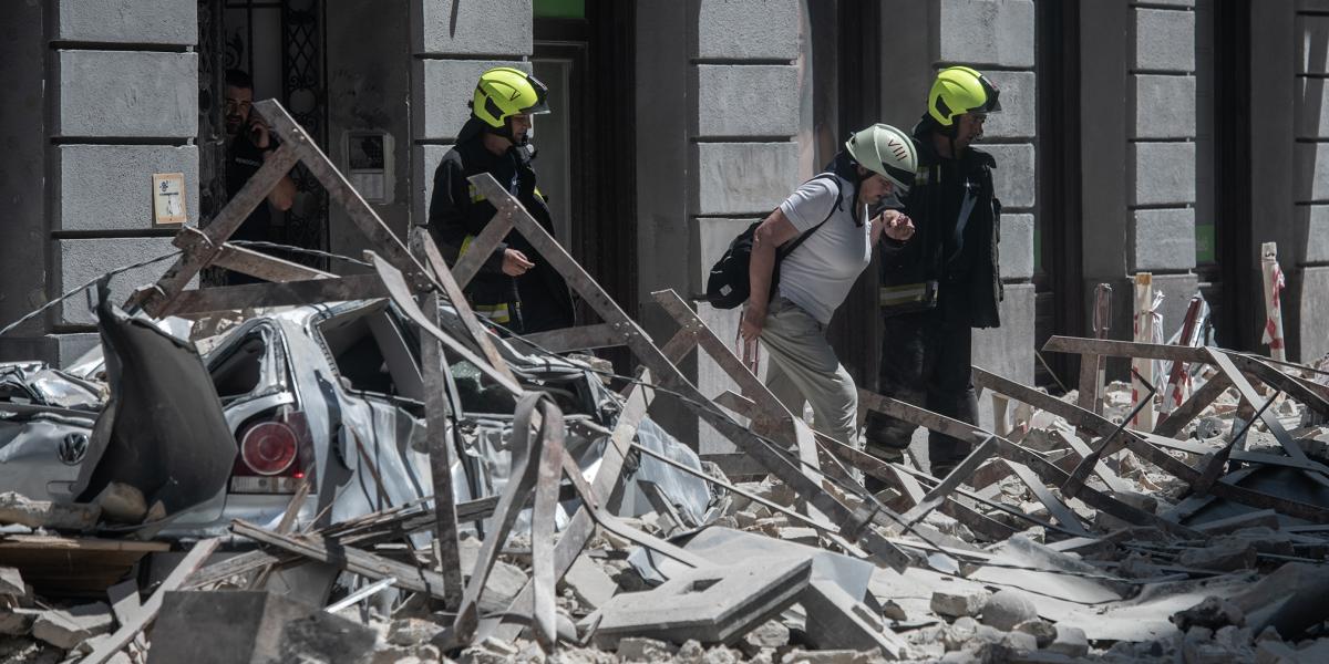 2022 júniu­sá­ban az utcára dőlt a homlokzati fal egy része és néhány tetőszerkezeti elem. A balesetben négyen megsérültek, az Operettszínház egyik táncművésze életveszélyesen