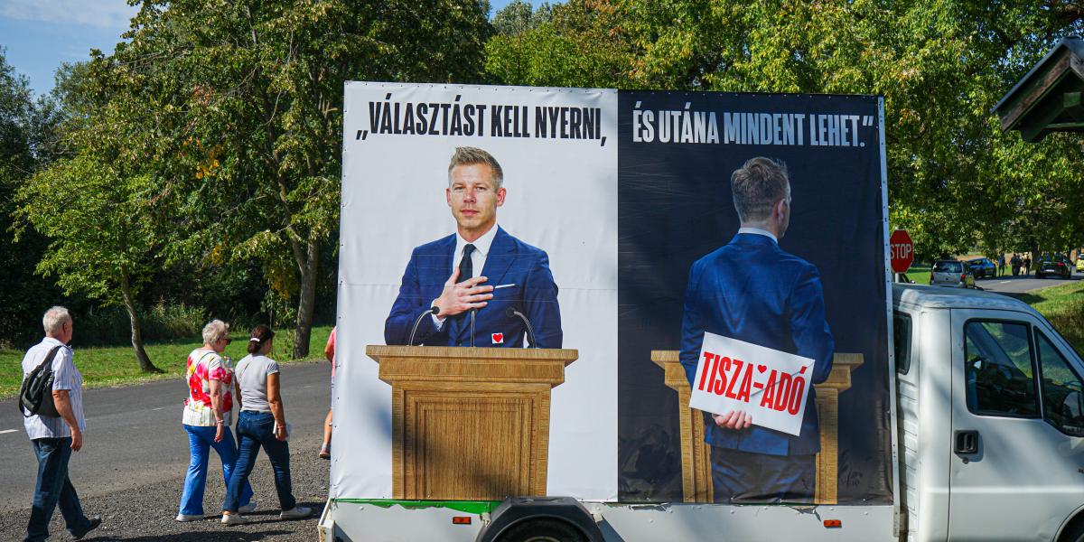 A NEM plakátja Kötcse határában.