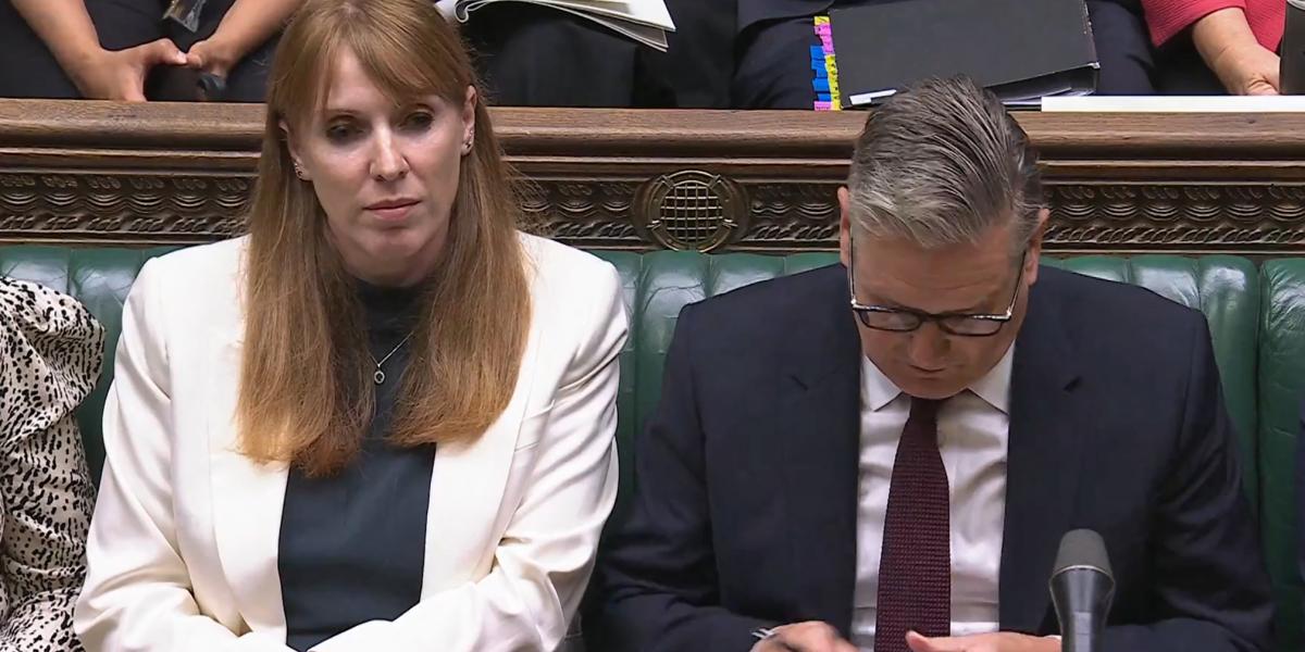 Sir Keir Starmer kormányfőt megrázta mindaz, ami a képen mellette ülő Angela Raynerrel történt