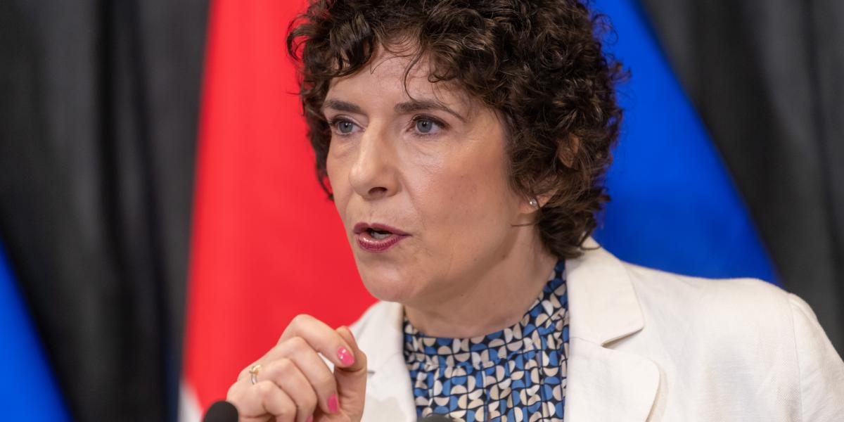 Dobrev Klára - Korábbi felvétel