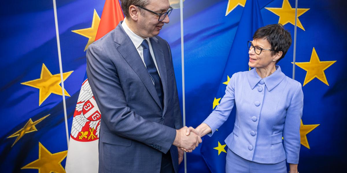 A derűs mosoly ellenére Marta Kos EU-s bővítési biztos szerint több erőfeszítést várna az Aleksandar Vučić vezette Szerbiától az Európai Bizottság